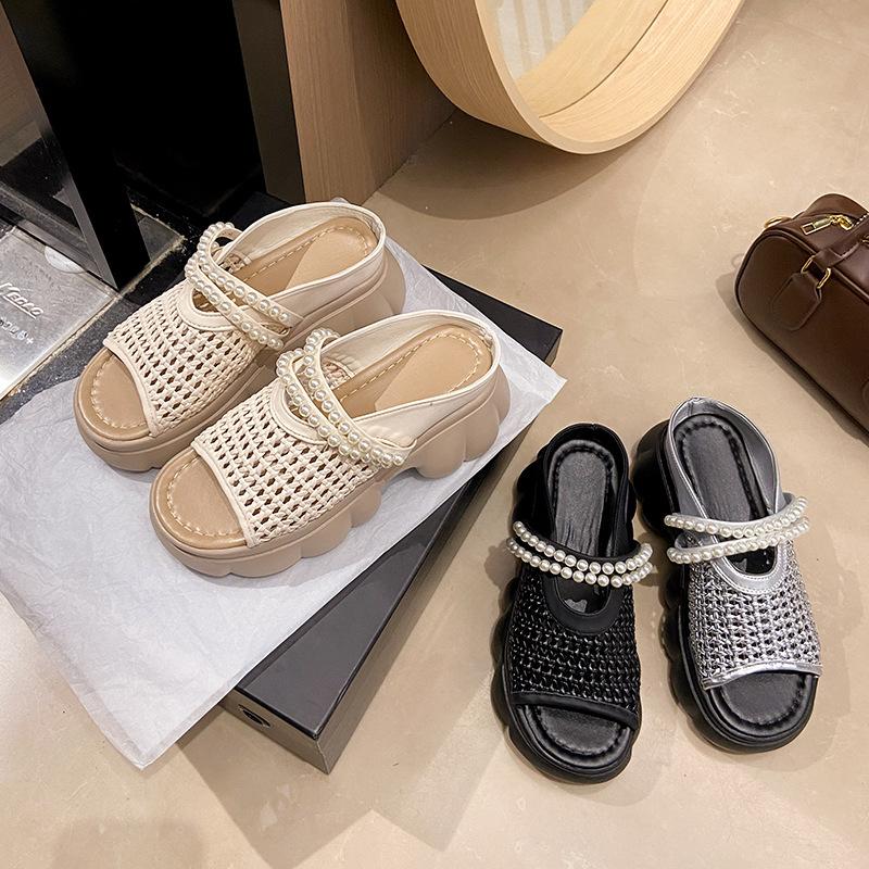 Thick Bottom Pearl Woven Super Fire Cool Slippers Women's Summer Wear Fashion 2025 New Seaside Beach One-word Drag