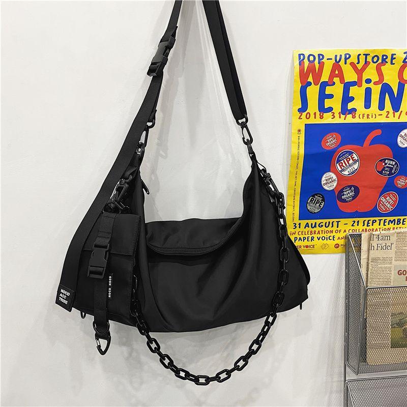 

Вместительная мужская сумка почтальона через плечо от японского модного бренда Black small size + Chain pendant