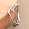 Anello Aperto Regolabile con Design Minimalista a Ramo d'Albero Argentato Anello Moda Delicato Ispirato alla Natura per Donne