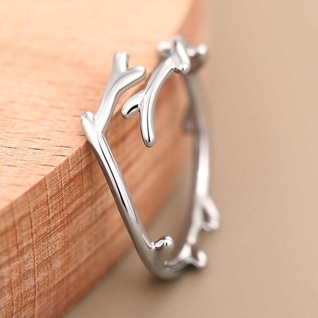 Anello Aperto Regolabile con Design Minimalista a Ramo d'Albero Argentato Anello Moda Delicato Ispirato alla Natura per Donne
