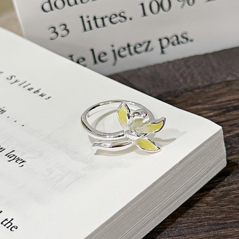 Sweet And Cool Personality Yellow Flower Butterfly Exquisite Temperament Open Ring Female Cold Wind French Gentle Ring