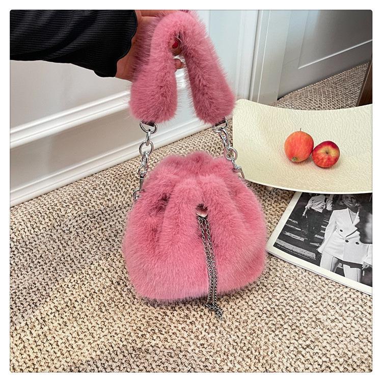 Plüschige Schulter- und Umhängetasche für Damen - Modische, vielseitige, trendige Bucket-Handtasche (Kollektion 2025)