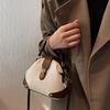 Luxury color-blocked crossbody bag, high-quality feel, stylish Western retro handbag, simple and suitable for commuting, elegant shoulder bag.