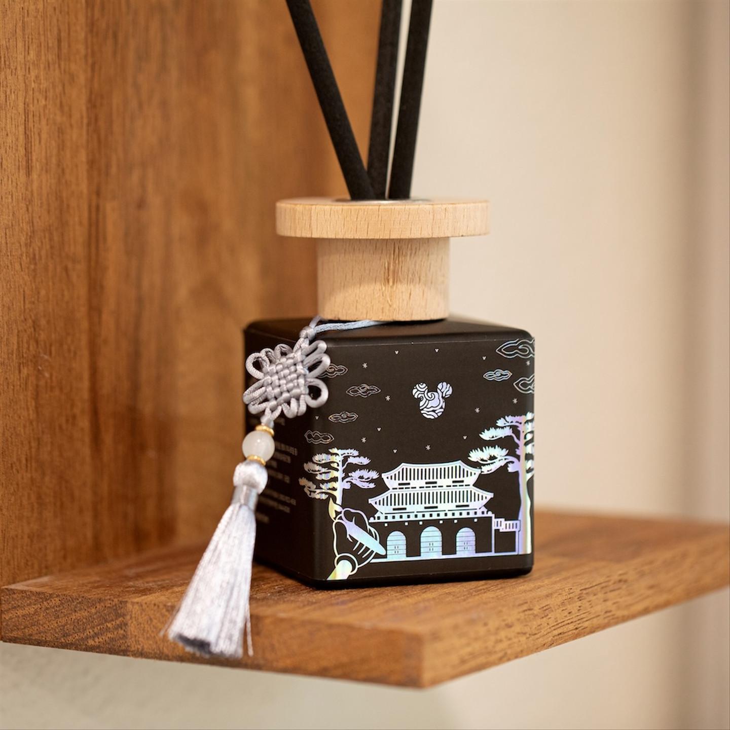 

Disney Mickey K‑Heritage Diffuser (with Free Norigae Charm) an octagonal pattern (peach scent)