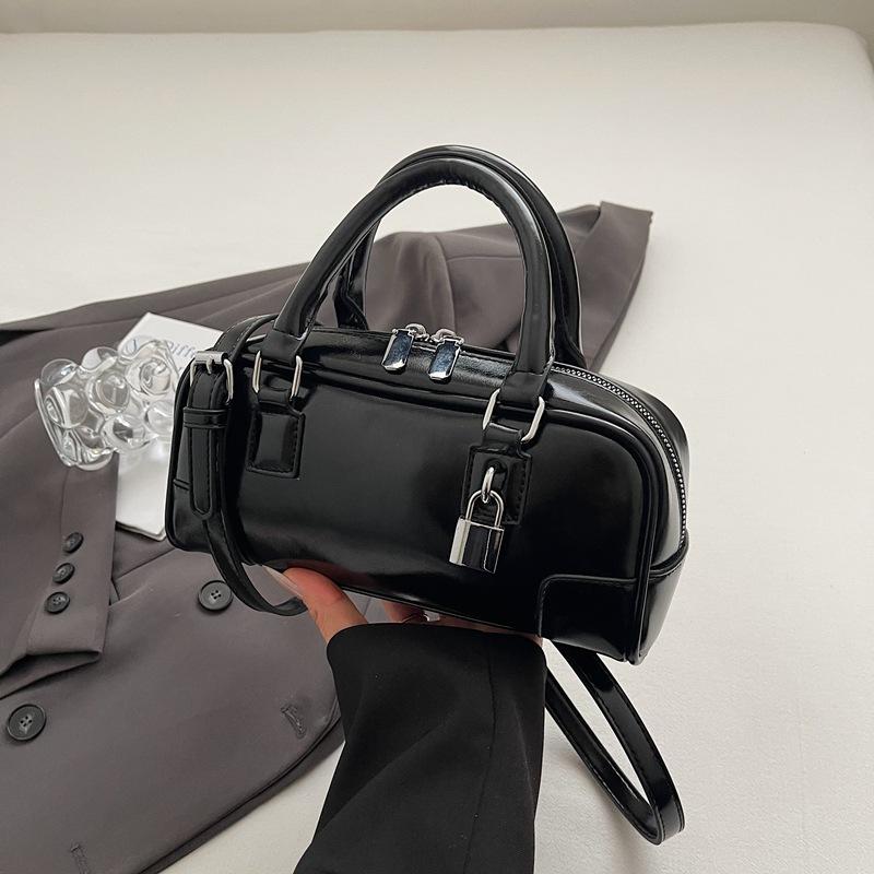 Summer fashion hand carry small square bag women 2025 new Korean version fashion casual shoulder bag high-end messenger bag