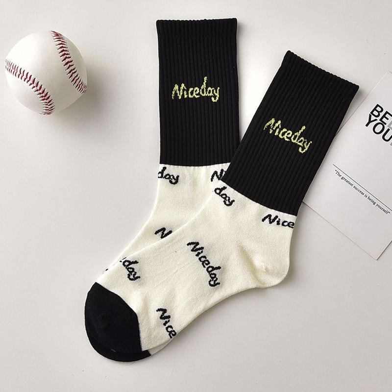 2023 Black & White Smiley Face Mid-Tube Socks - Unisex Autumn/Winter High Waist Sports Wear