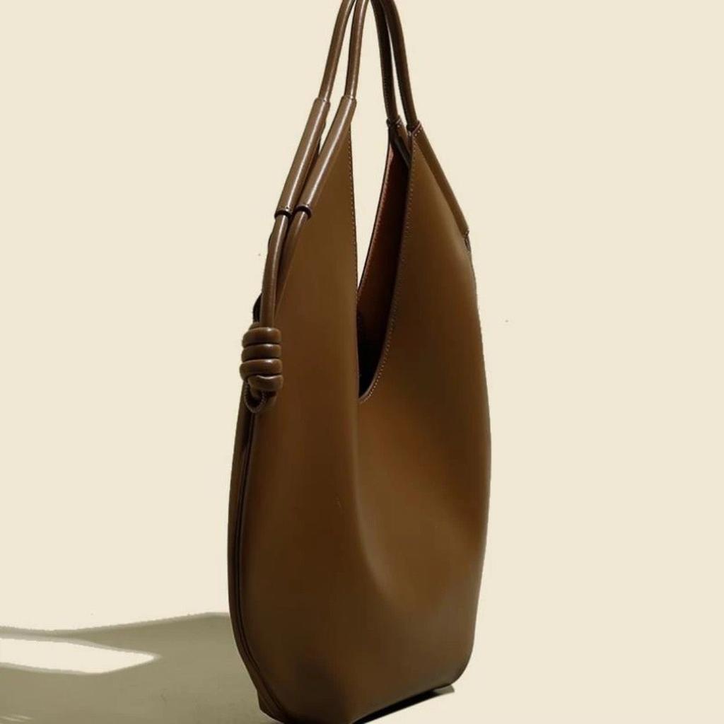 Fashionable Large Capacity Tote Bag Classic Retro Minimalist Style Spacious Faux Leather Shoulder Bag With Do Not Wash For Daily And Travel Use