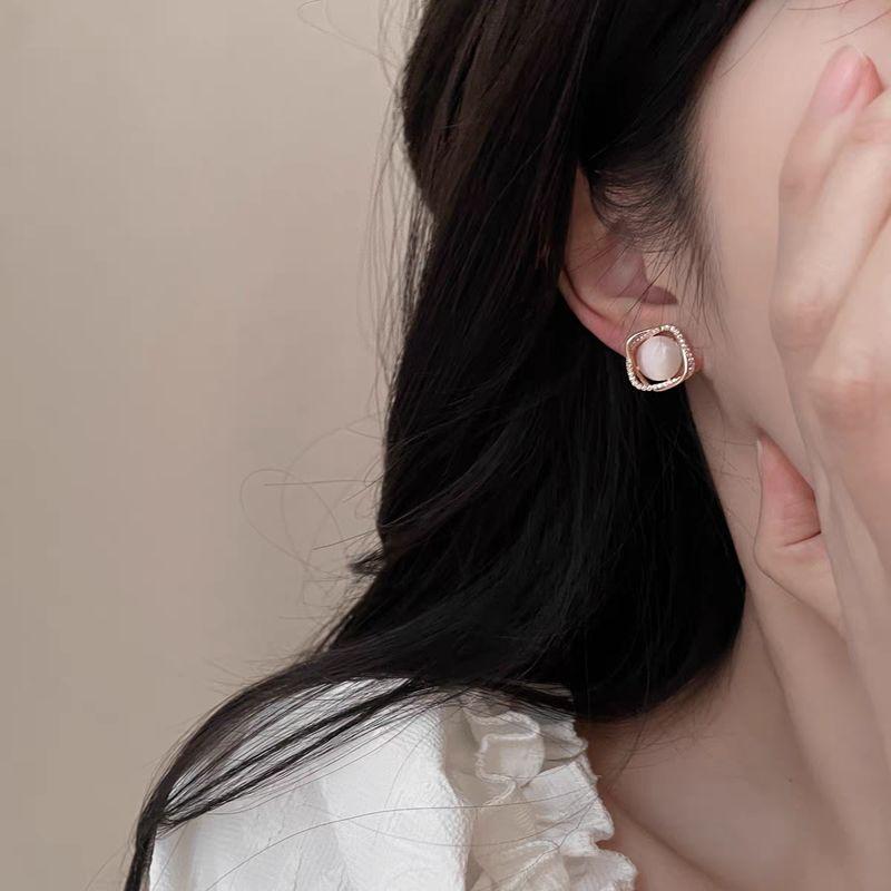 

Sterling Silver Needle Opal Diamond Stud Earrings for Women Gentle Elegant Delicate Earrings Niche Style without Piercing Mosquito Coil Ear Clip Pair of Opalite studded earrings