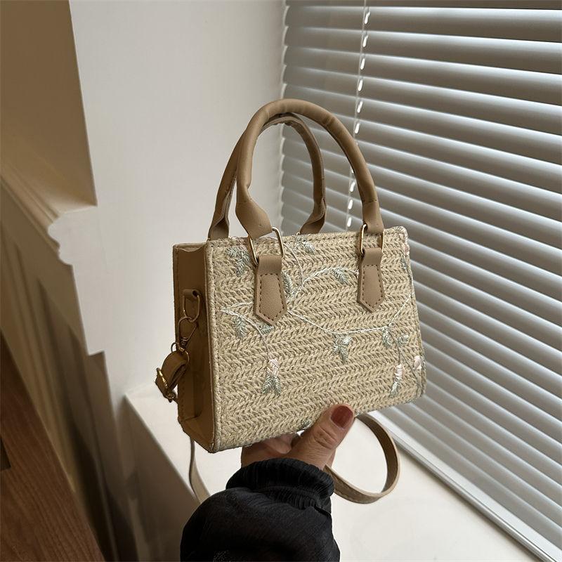 

Summer new women s weaving 2025 fashion pastoral straw seaside beach portable shoulder messenger bag small square bag