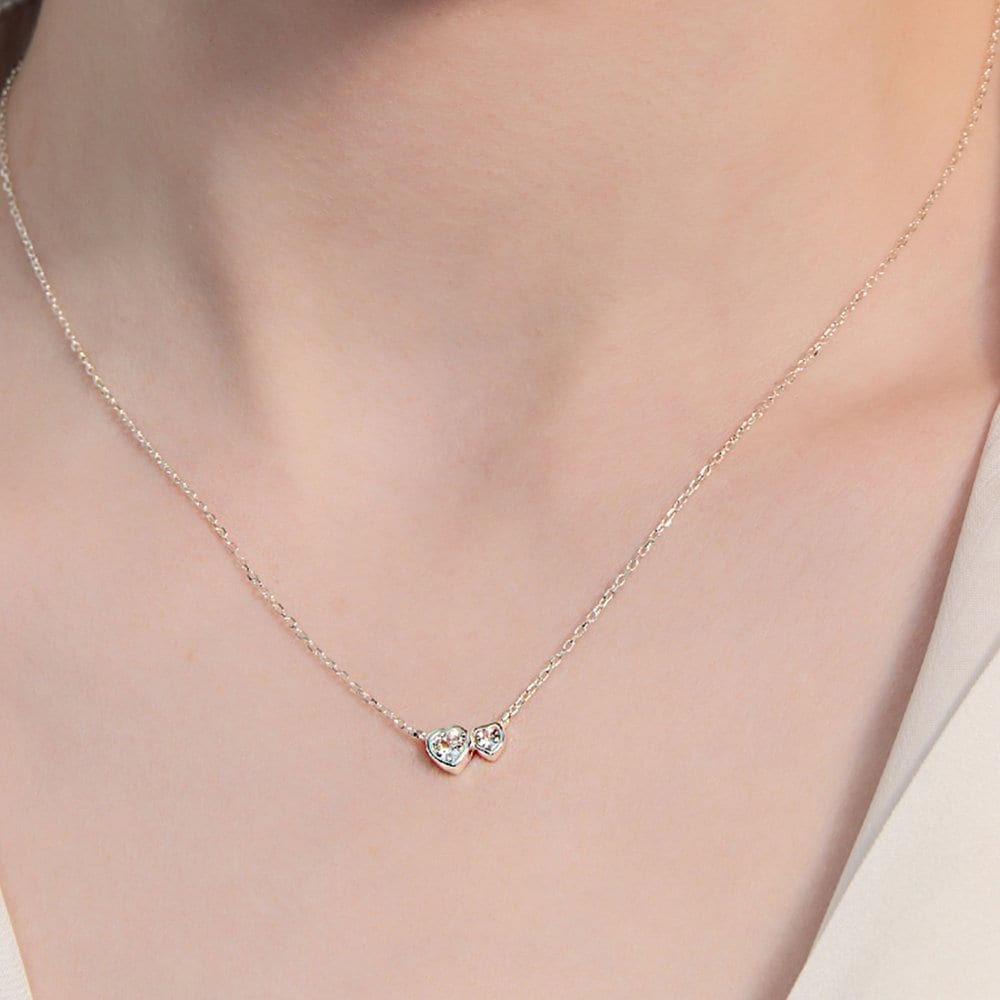 

[Hei][Worn by aespa s Karina, (G)I-DLE s Shuhua, and Yerin] Twin Heart Necklace