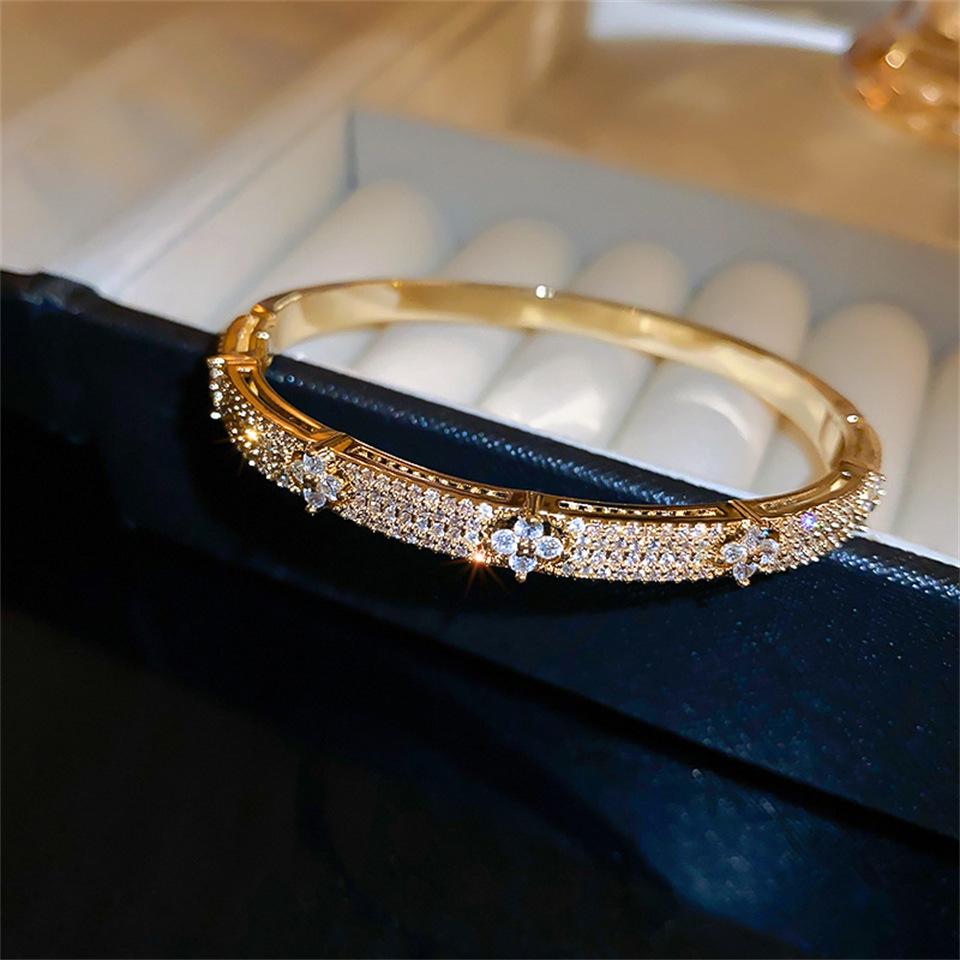 Zircon Flower Bracelet: Elegant, Versatile, and Trendy Design for Women