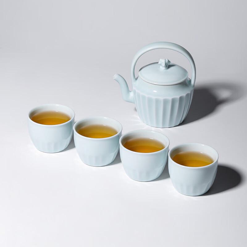 

Резной белый фарфоровый чайный сервиз из Цзиндэчжэня