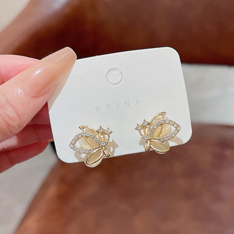 Korean Crystal Butterfly & Pearl Earrings - Elegant, High-End Fashion Accessory for Women