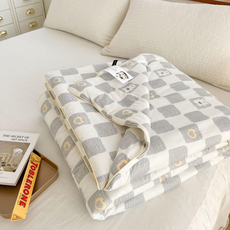 Lightweight Knitted Comforter Cute Cartoon Pattern Skin Friendly Thin Summer Quilt Air Conditioner Duvet for Home