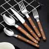 Geschirrset Klassisches Französisches Design 5-teiliges Edelstahl-Besteck mit Imitation-Holzgriff Spülmaschinenfest Besteckset Rostbeständig Steakmesser