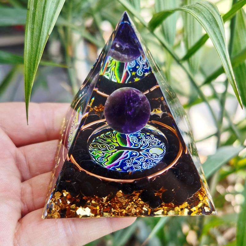 Ornamente creative din cristal: Pietre energetice, piramide și multe altele