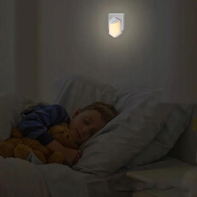 Lamp with twilight sensor for contact light