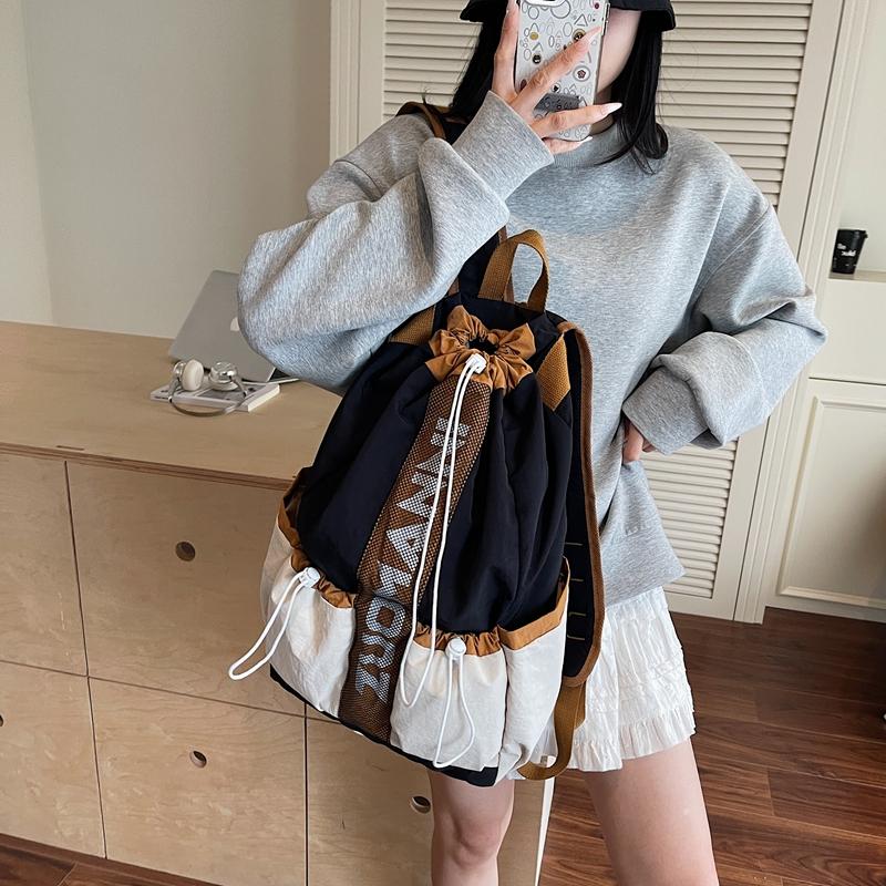 Versatile Drawstring Backpack - Lightweight Sports Bag for Tennis & Badminton Rackets, Perfect Gym & Travel Pack