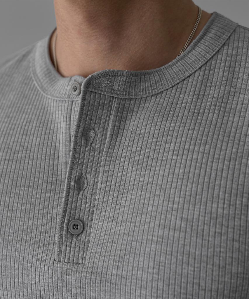Baulopeulodeogteu Soft Ribbed Muscle Henley Neck Knit Tee [Gray]