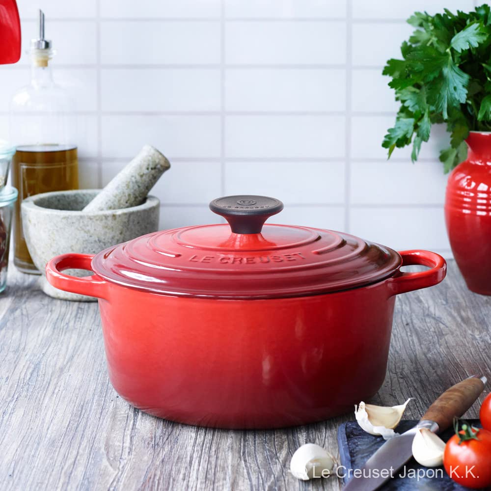 Le Creuset Cast Iron Enamel Pot, Cocotte Ronde, 18 Cm, Cherry Red, Gas, Induction, Oven, and Dishwasher Safe [Official Japanese Product]