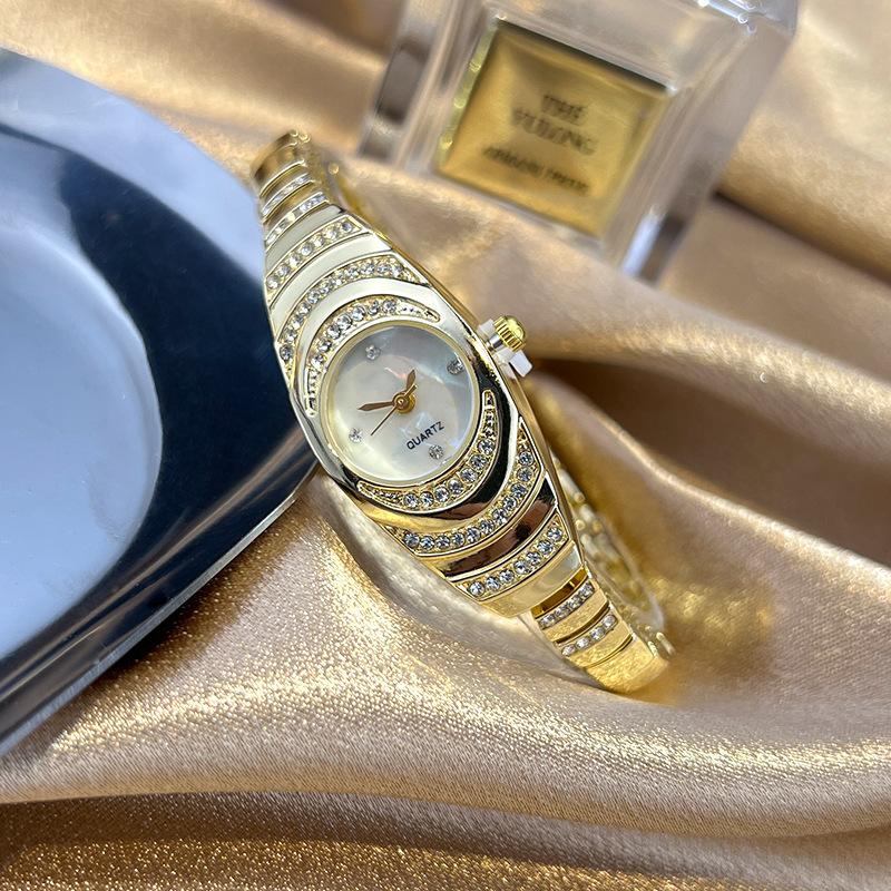 

Water Ripple Women s Watch Small and Delicate Diamond-encrusted Oval Quartz Watch золотой