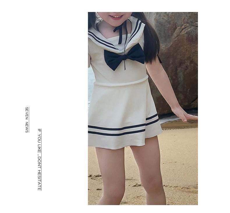 Mädchen 2025 Koreanischer Off-White Badeanzug mit Rock - Stilvolle Sommer-Strandbekleidung