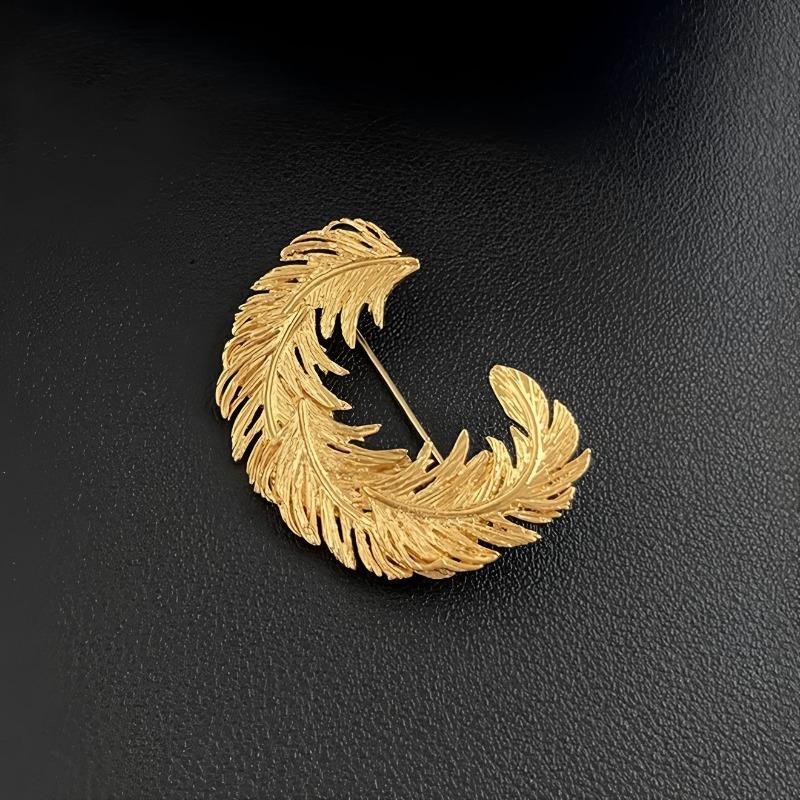 French Three-dimensional Feather Brooch for Women, Retro and Light Luxury Feather Brooch with A Niche Design Sense