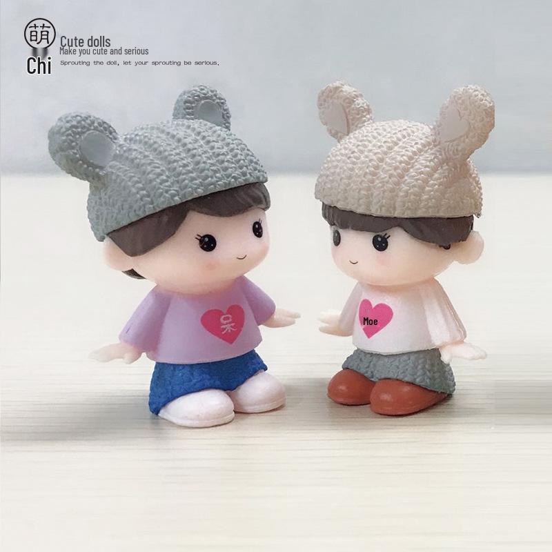 

Cute Cartoon Couple PVC Figurines: Micro-Landscape Decorations for Desktop or Car