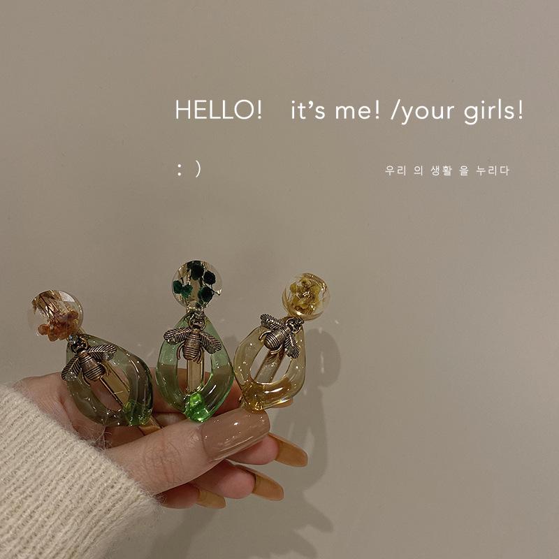 Crystal-Cut Acrylic Bobby Pins: Transparent Diamond Hair Clips for Autumn/Winter - Stylish Korean Accessories