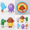 Delizioso set di 6 personaggi d'azione di Hey Duggee con distintivo, perfetto per i bambini a Natale.