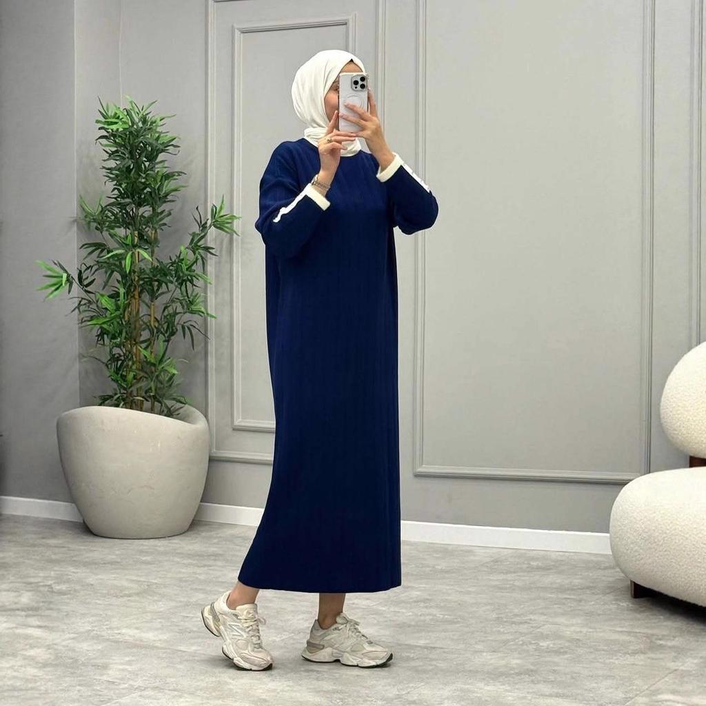 2025 Autumn Women's Round Neck Loose Knit Sweater Dress