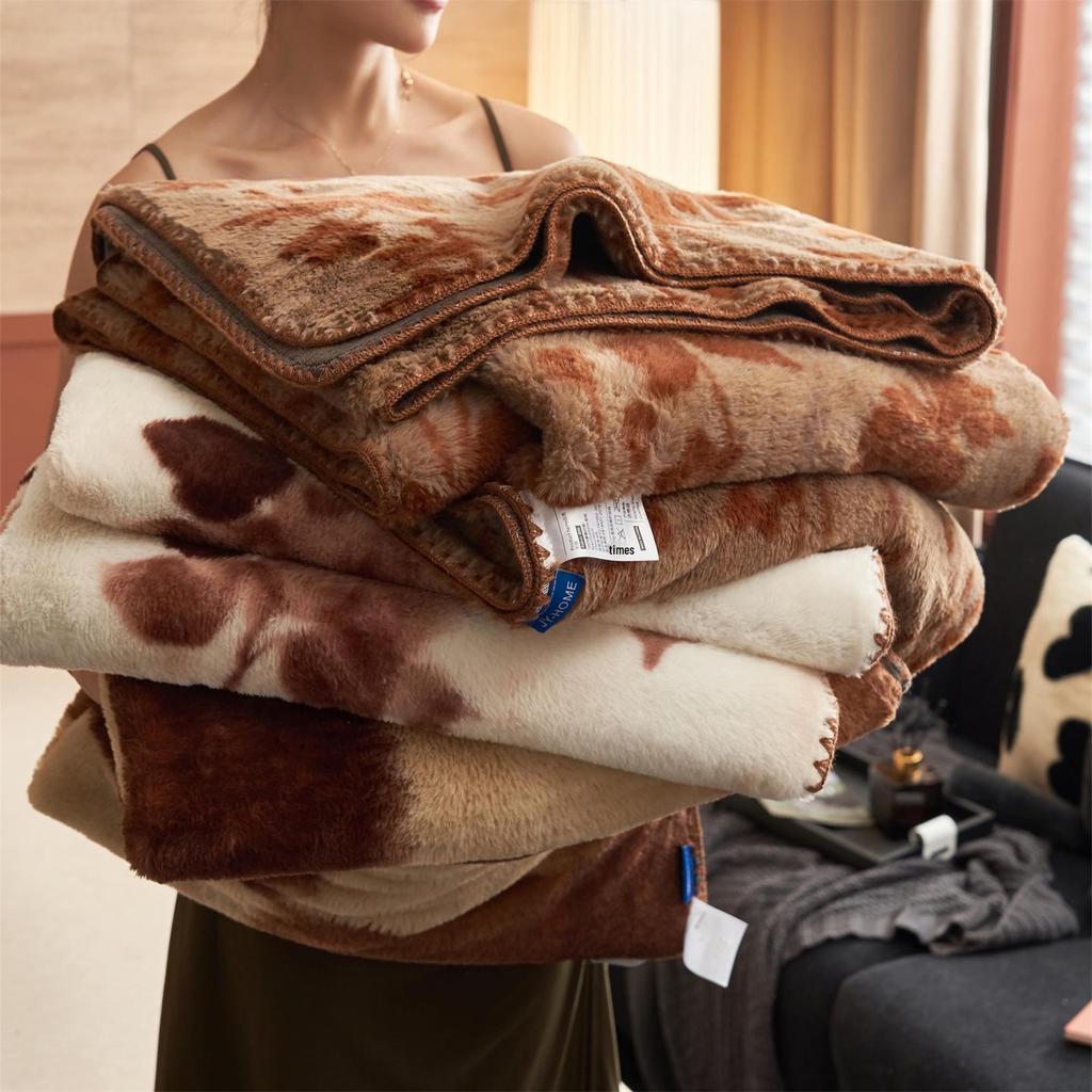 26 Soft Skin-Friendly Rabbit Fur Throw Blanket - Ideal for Single/Double Student Dormitory or Nap
