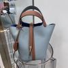 Borsa da Donna in Pelle di Mucca a Strato Superiore 2025 Grande Capacità a Secchiello Portatile alla Moda Morbida Intrecciata Cesto di Verdura Femminile