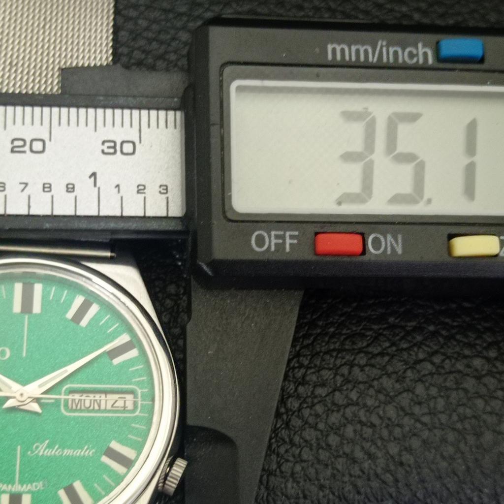 JAPAN VINTAGE SEIKO 5 AUTOMATIC 7009A MENS GREEN COLOR DIAL WATCH A703048-1 R212-a703048