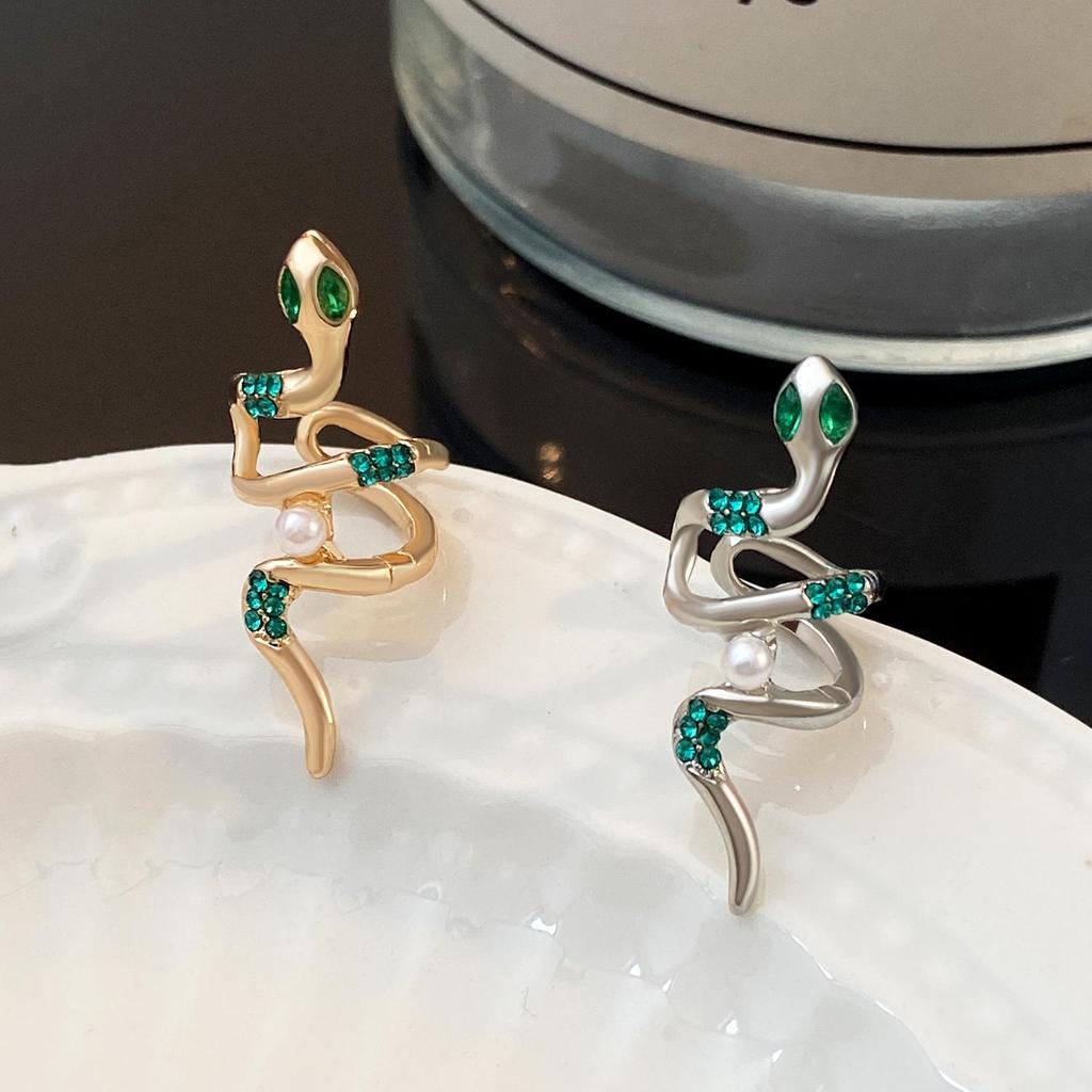 Elegant Diamond Snake Ear Clips - Non-Pierced, Minimalist Fashion, Niche Design