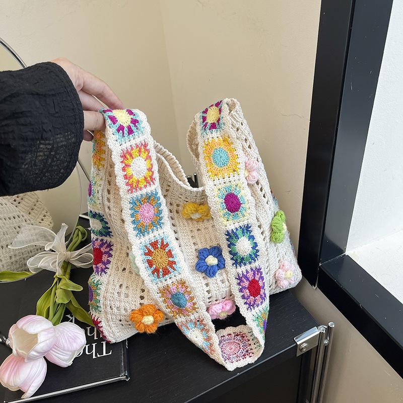 Summer ethnic style messenger bag women's 2025 new flower woven bag holiday large-capacity commuter tote bag