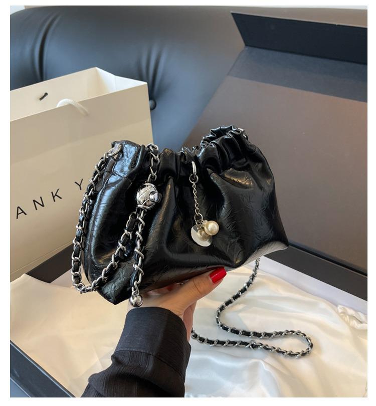 

2024 Women s Versatile High-End Silver Bucket Crossbody Chain Bag чёрный