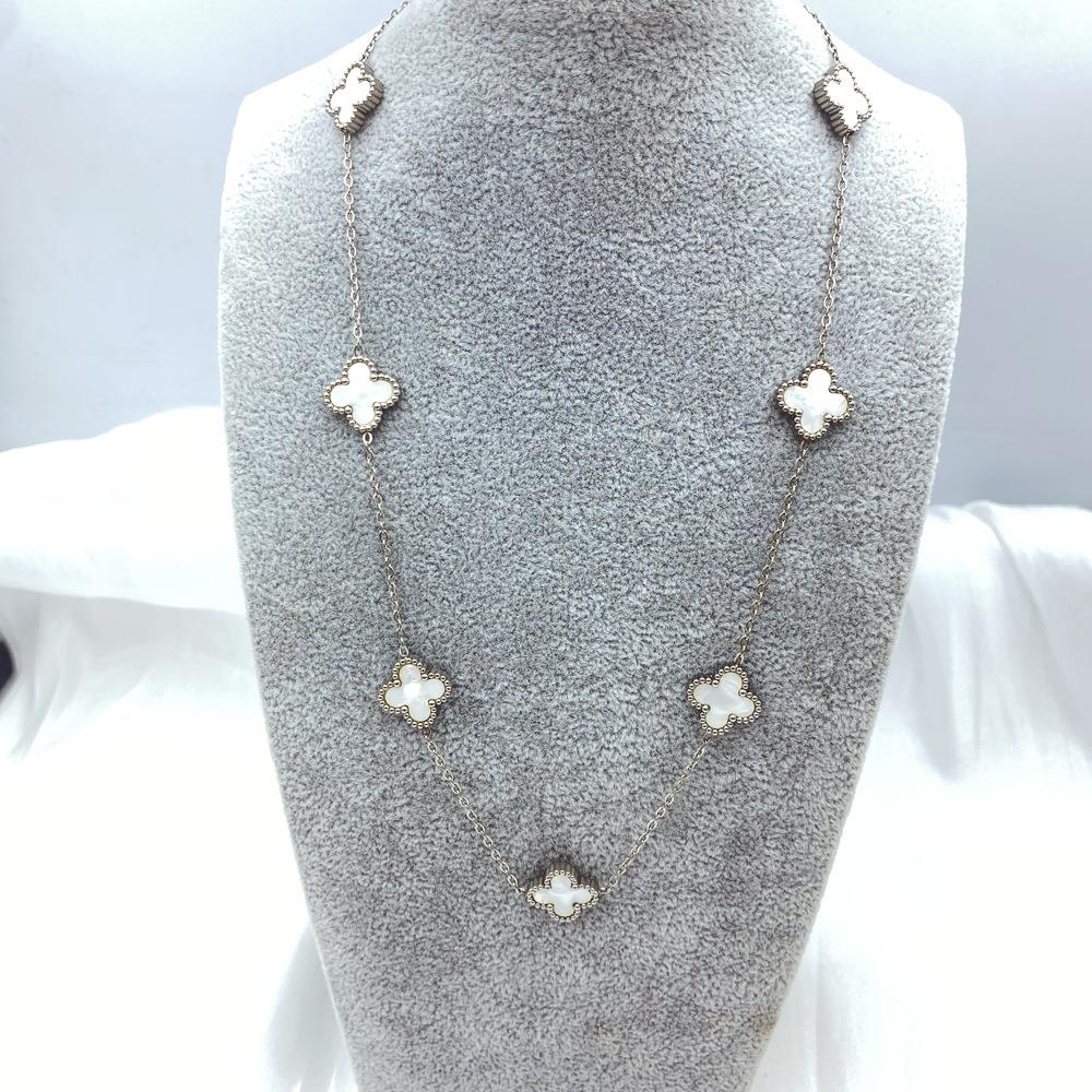 Collier de fleurs de trèfle à quatre feuilles pour la mode féminine, tempérament de luxe léger, chaîne de pull haut de gamme à sept fleurs