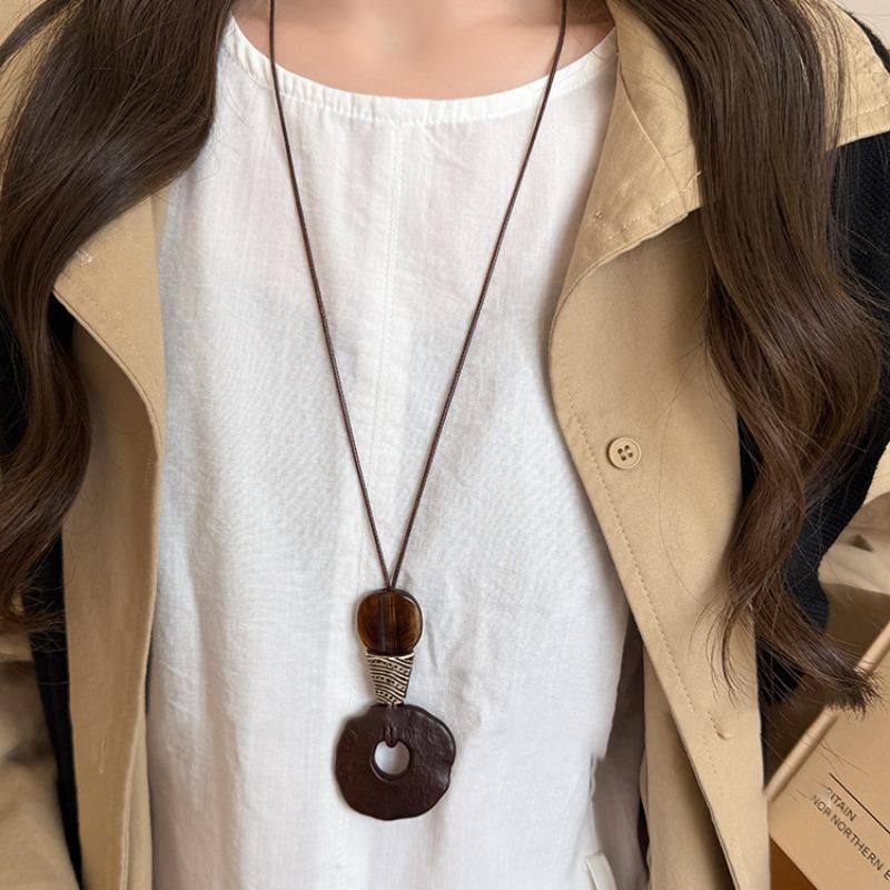 Wood Resin Irregular Geometric Pendant Necklace Retro Ethnic Style Collarbone Chain Niche Design Sweater Chain