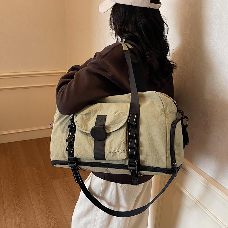 Fashionable Travel Duffel Bag with Adjustable Strap Multiple Pockets Large Capacity Weekend Carry On Bag