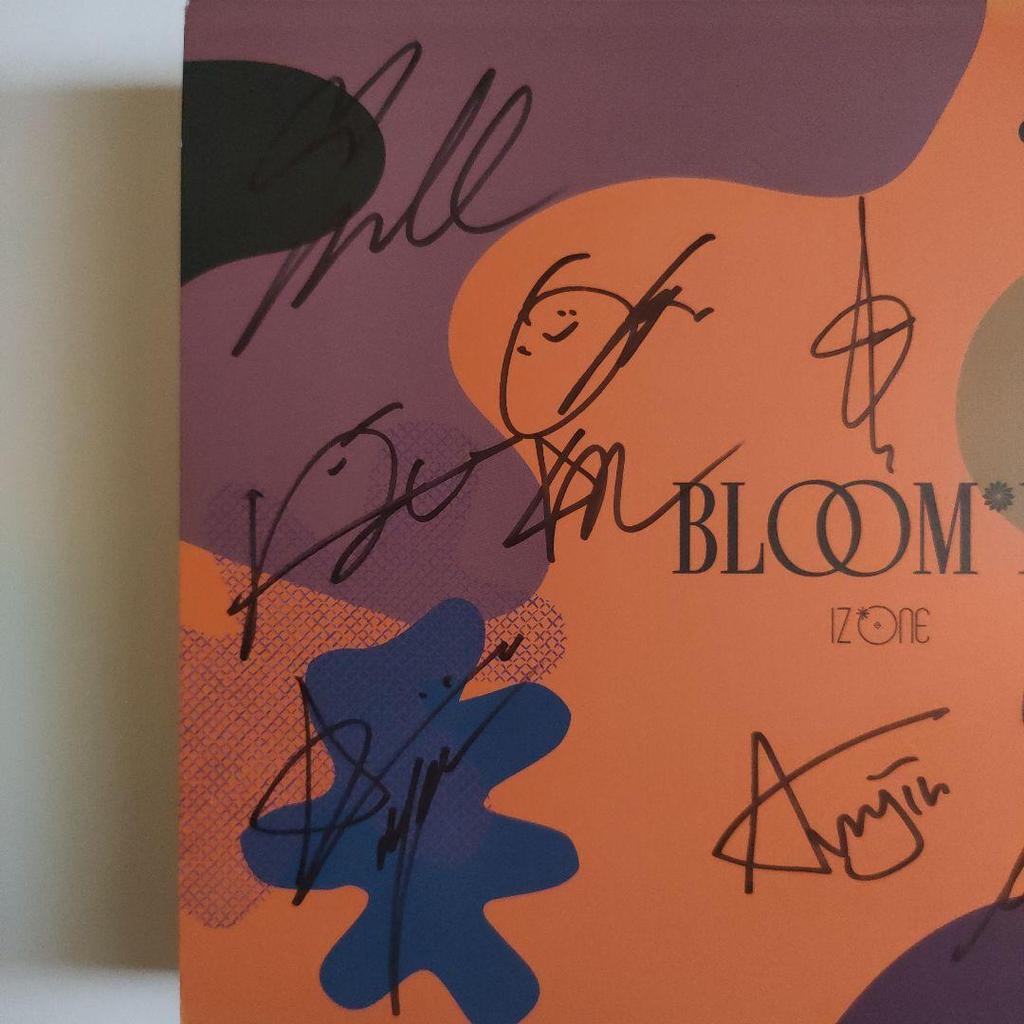 [USED] IZ*ONE All members autographed CD BLOOM*IZ