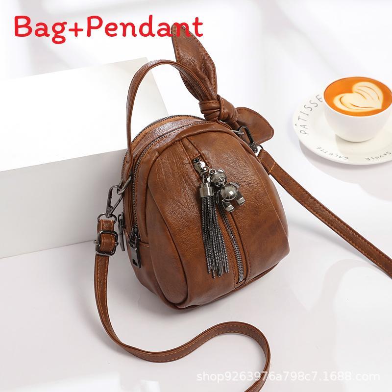Bear Embellished Small Water Bucket Purse With Internal Pockets For Casual Outings