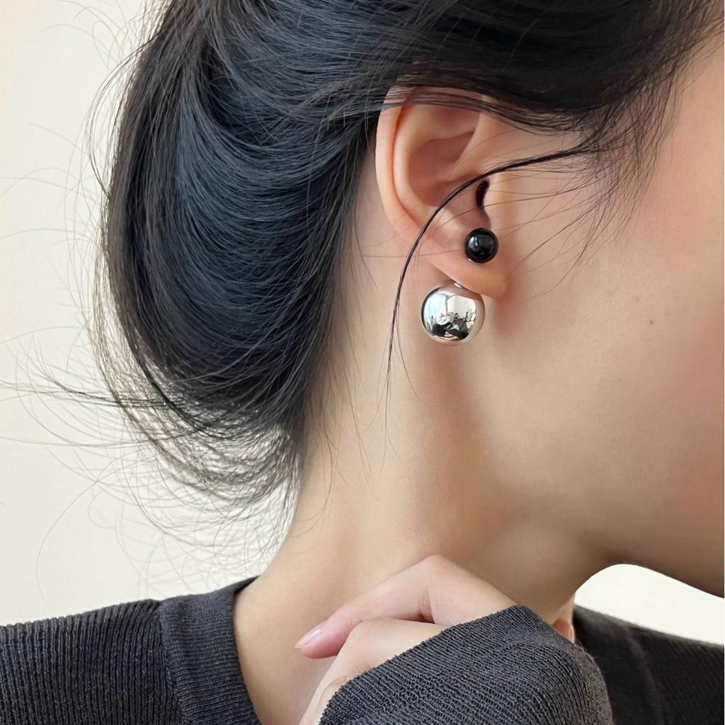 Black and silver contrasting geometric black agate double ball metal ball earrings S925 silver needle two stud earrings