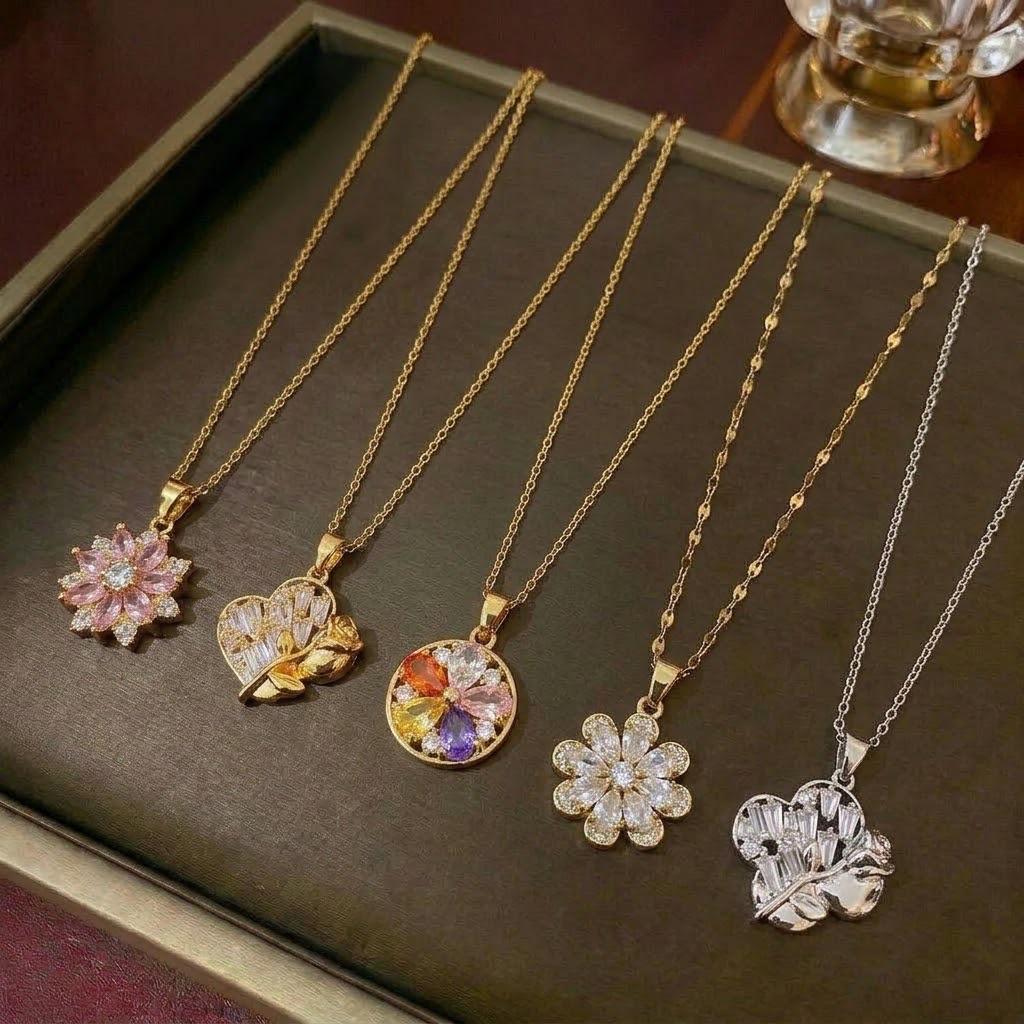 Women's Simple Style Gold Zircon Rose Flower Necklace with Diamond Accents, Titanium Steel Clavicle Chain