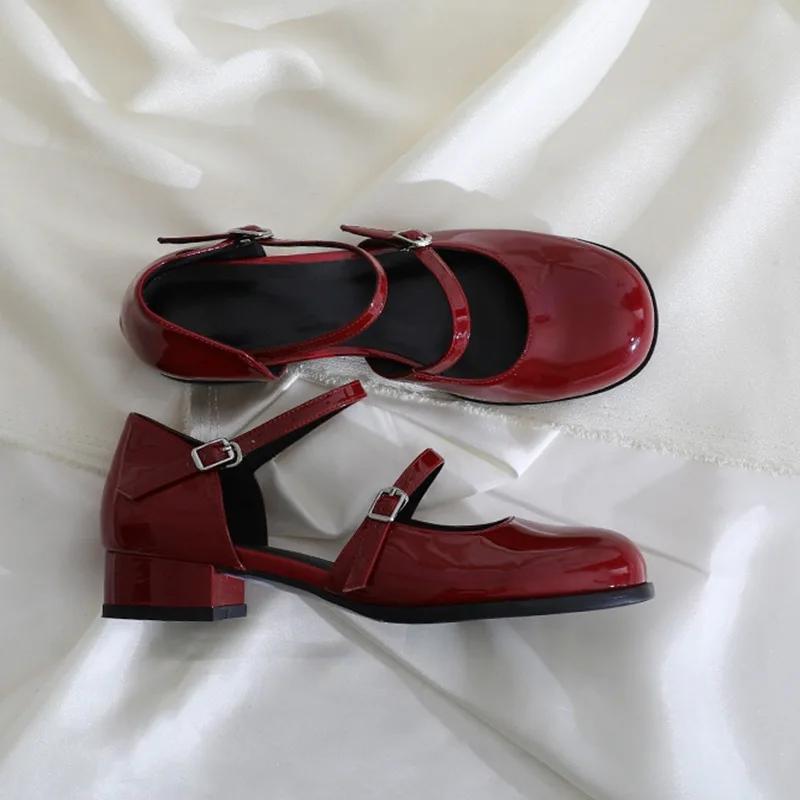 Sommer Neue Mary Jane Square Head Sandalen Mode Schnalle Retro Baotou Mittleren Absatz Kleine Lederschuhe