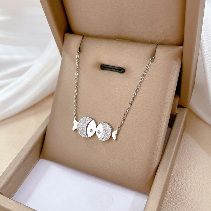 Titanium Steel Personalized Kiss Fish Minimalist Furnace Real Gold Necklace Female Collarbone Chain Accessories