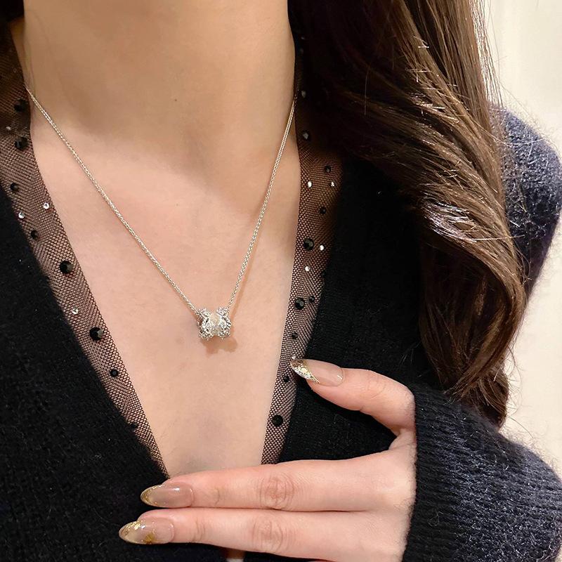 Elegante hochwertige Spitzen-Häkel-Halskette Modetrend Schlüsselbein-Kette zylindrischer Anhänger Hochzeits Schmuck Geschenke
