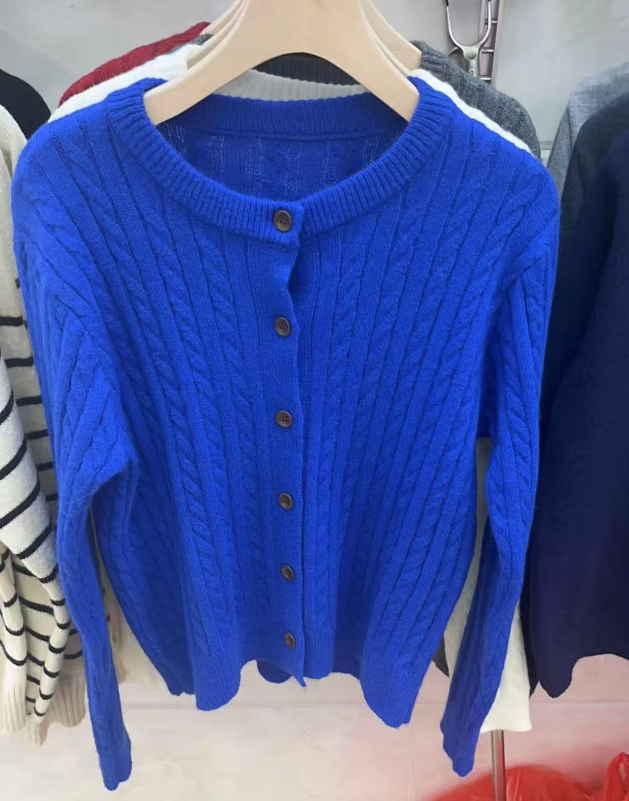 

Женский свитер-жакет в стиле ретро с косами, новый, осенне-зимний, в маленьком университетском стиле, мягкий, восковой, универсальный вязаный кардиган, топ для женщин One size королевский синий