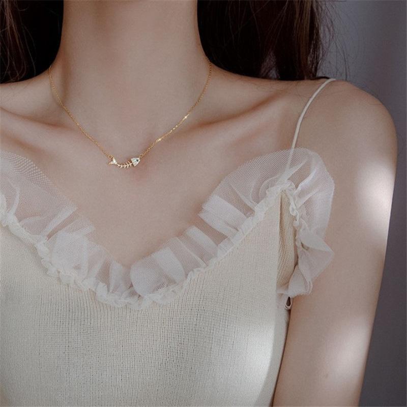 Fashionable Stainless Stee Sweet Fish Bone Metal Necklace Wild Simple Irregular Zircon Clavicle Chain