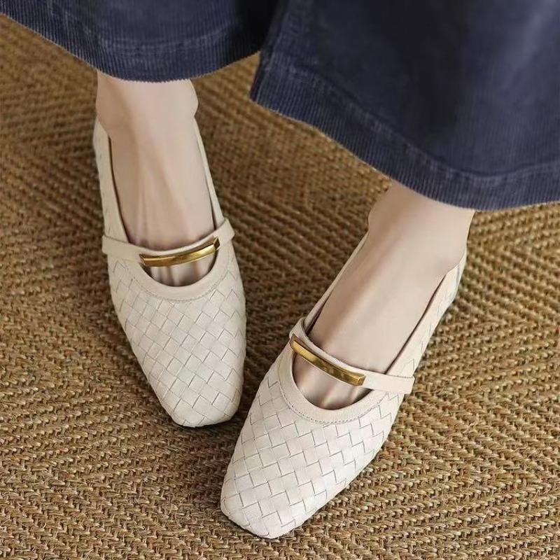 

Women s Fashionable and high-quality Woven Leather Metal Decoration Square Comfortable Low Heel Versatile Single Shoes 40 бежевый